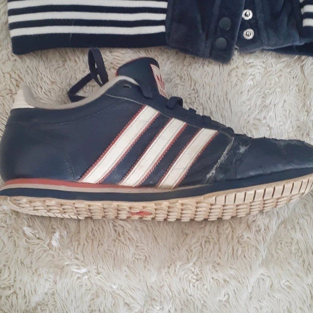 Adidas Rare Blokecore Vintage Y2K Blue Velour Short Sleeve Jacket Leather Sneaks